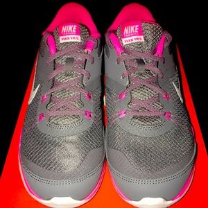 BRAND NEW W/O Tags-NIKE FLEX TRAINER 5-Women-Original wrapping- Size9- Gray/Pink